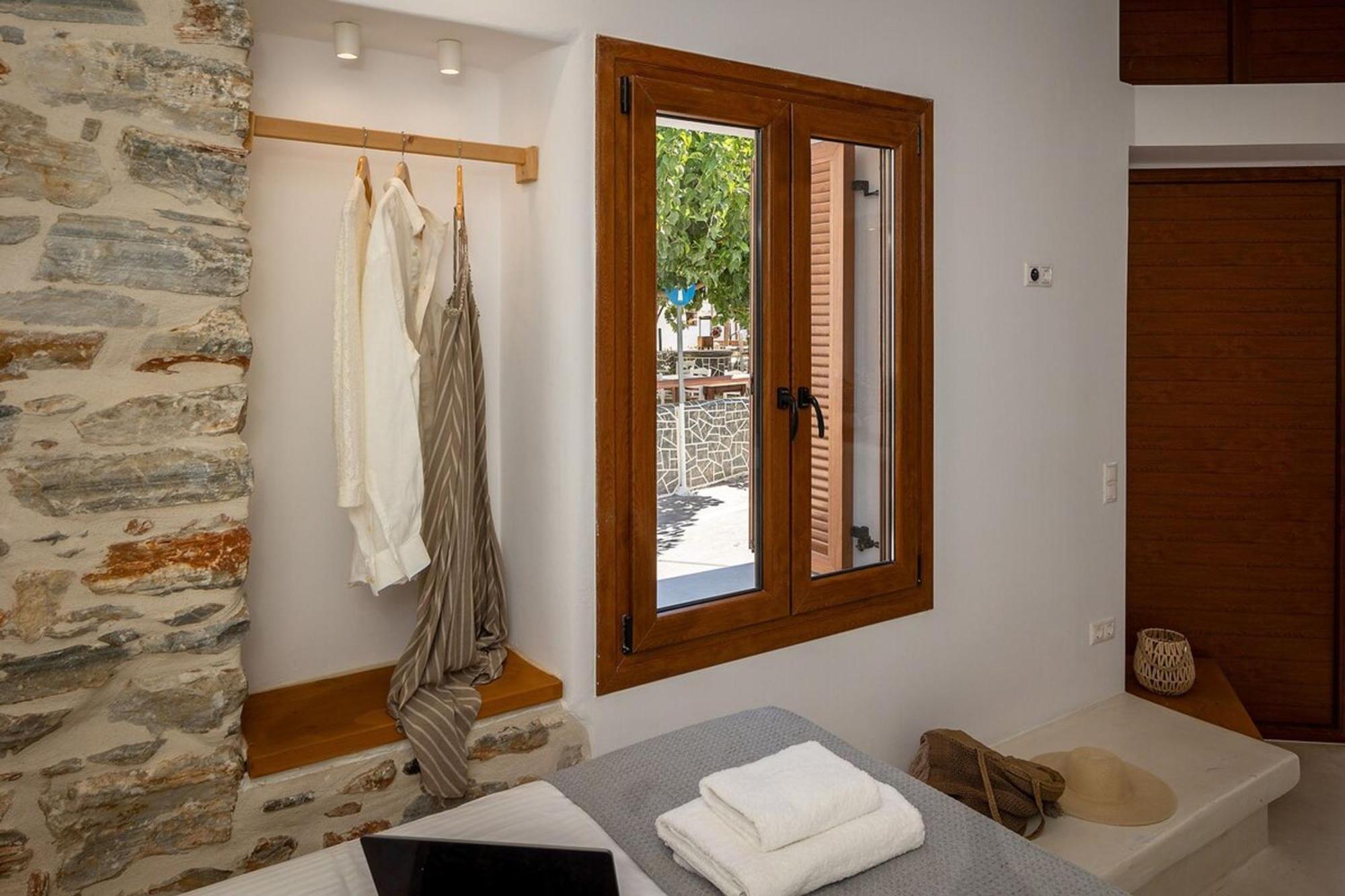 Naxos Boutique